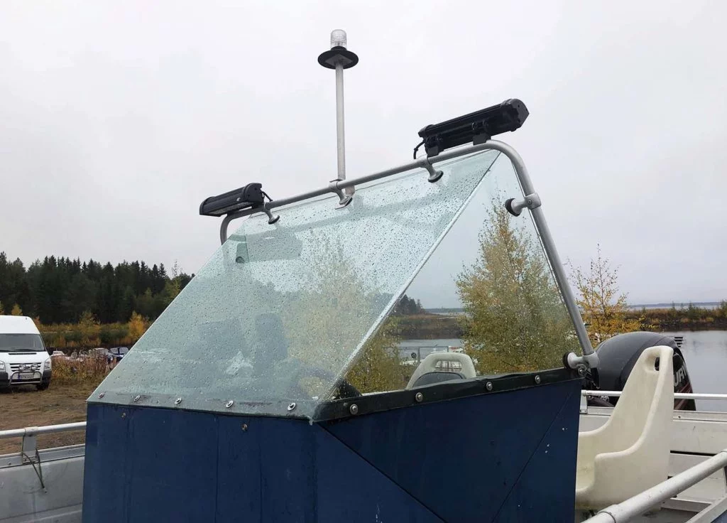 Bootsfenster Konsolenboot mit gebogenem Fenster