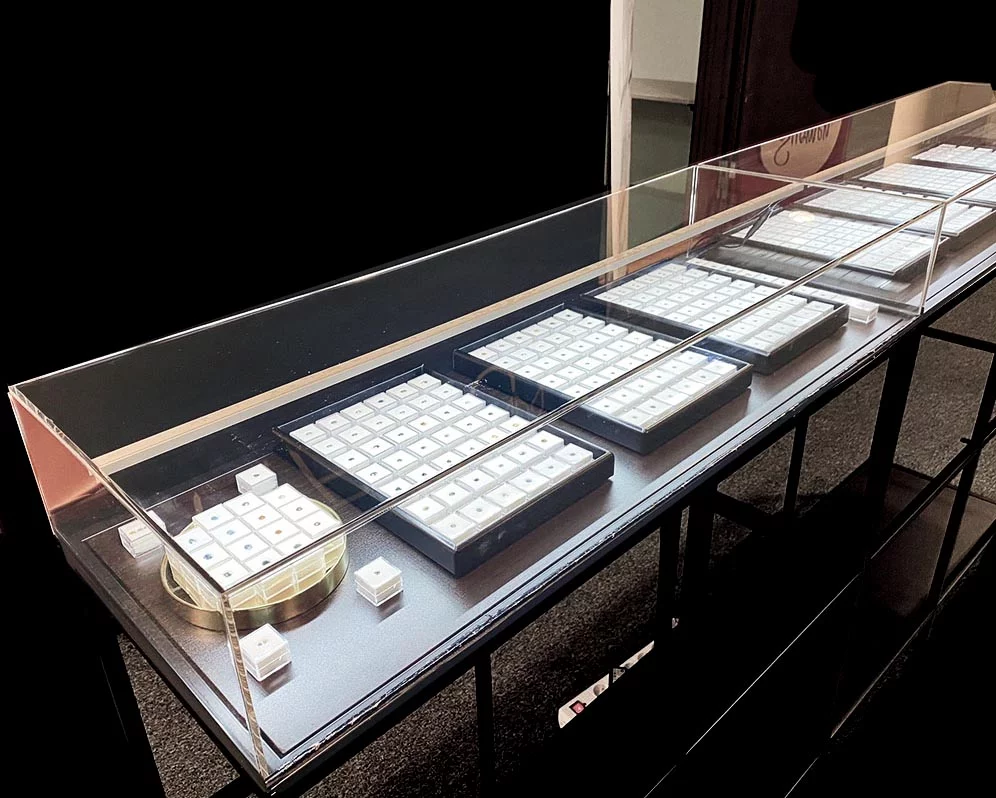 Shop-Präsentation Schmuckvitrine