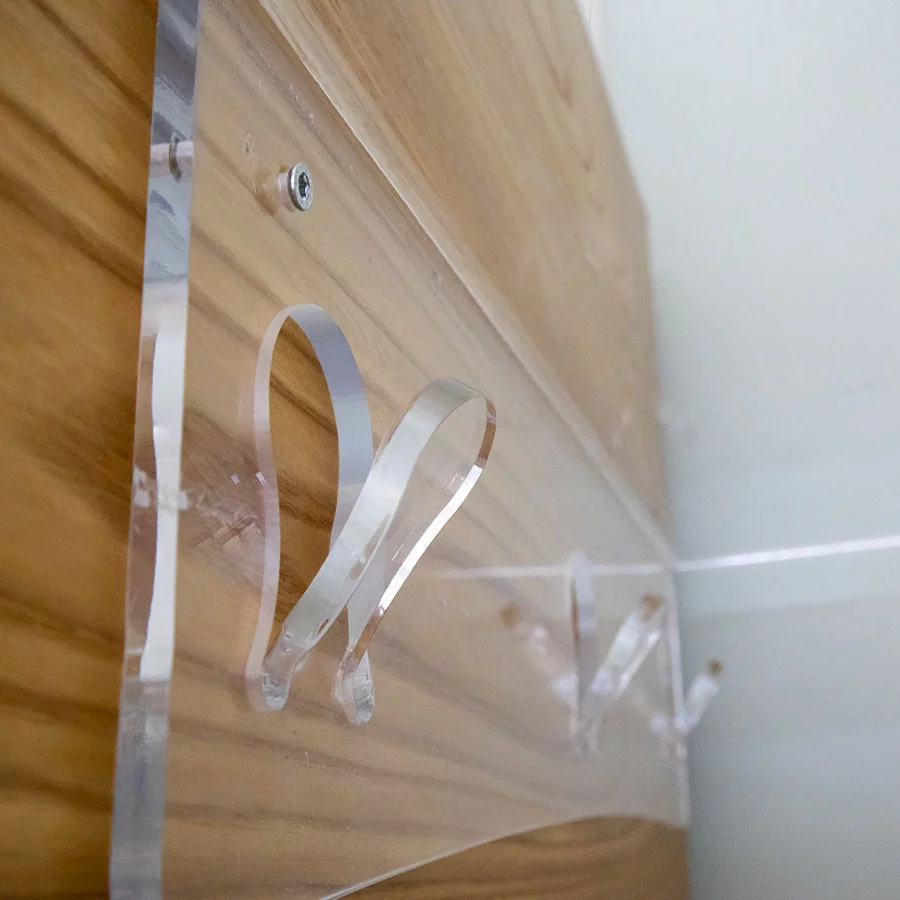 Kleiderhaken aus warmgebogenem Acrylglas