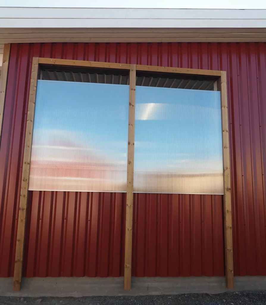 Stallfenster aus Hohlkammerplatten