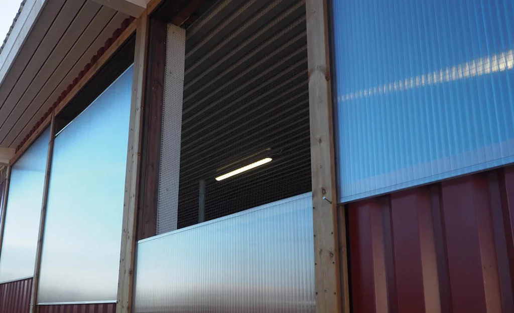 Verstellbare Fenster aus Hohlkammerplatten
